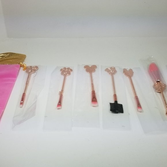 Mickey and Friends make up brushes set of 7 plus bag - Picture 11 of 16